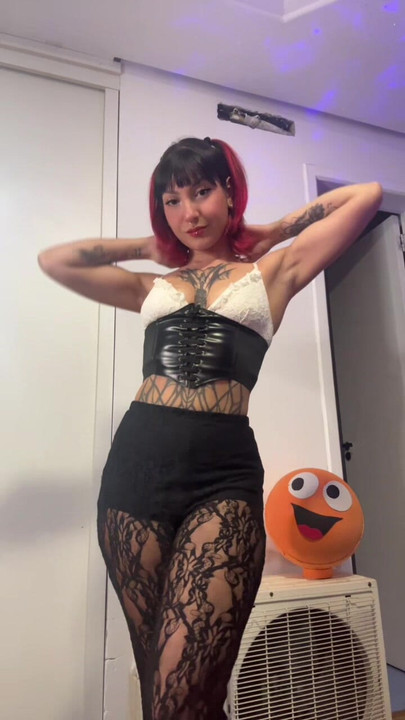 大屁股巴西青少年