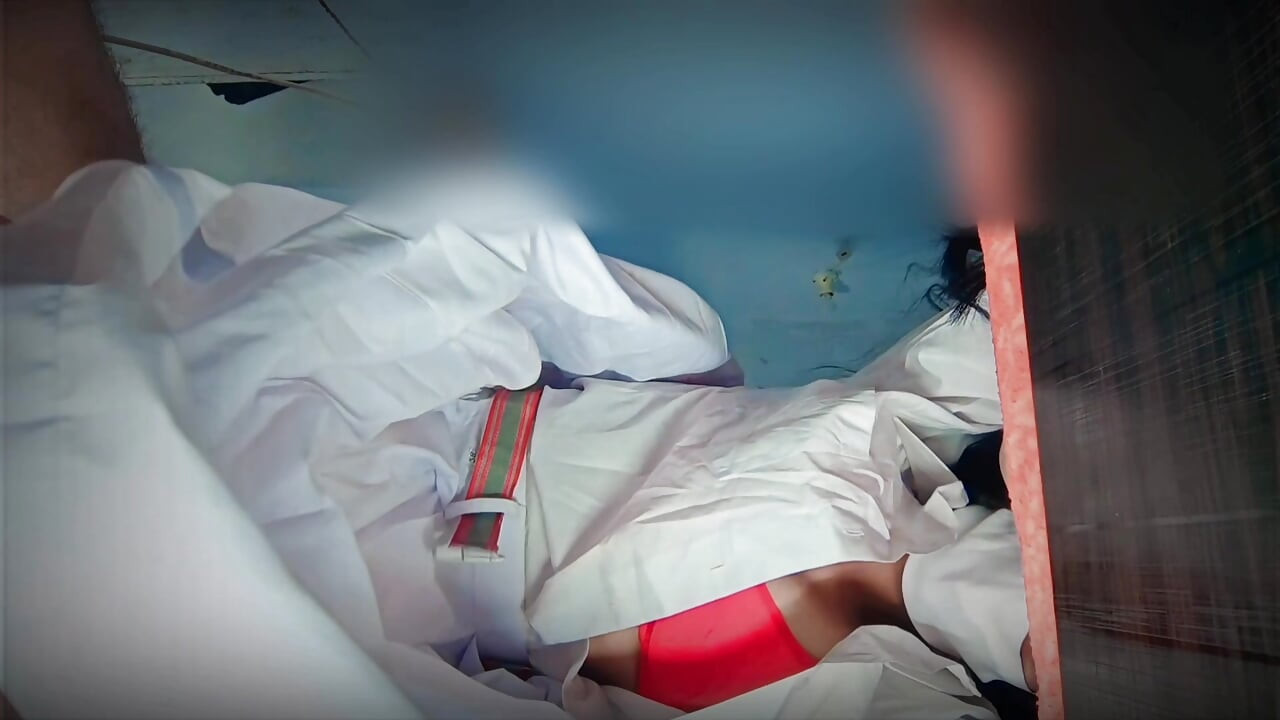 Gorąca Indianka szybko zerżnęła swojego nauczyciela w domu po raz pierwszy