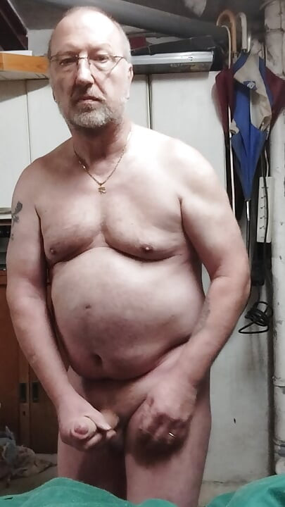 옷을 벗고 자위하기