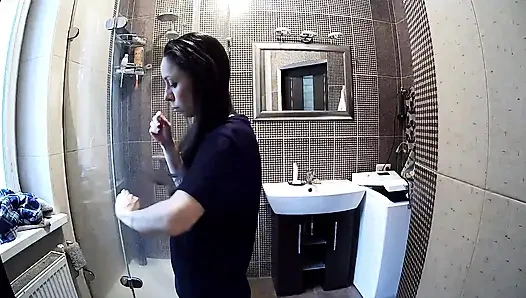 Stella tamamen çıplak duş almak üzere - gerçek amatör röntgenci