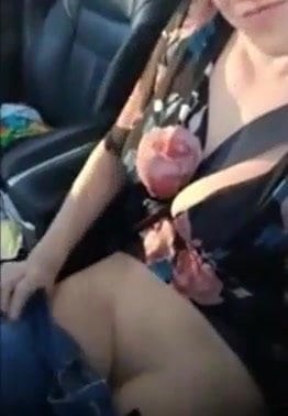 milf finger bate in car selfie