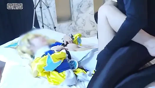Cowok cosplay ini dipuasin sama pacarnya sambil melelehkan tubuh aduhainya sampai orgasme berantakan