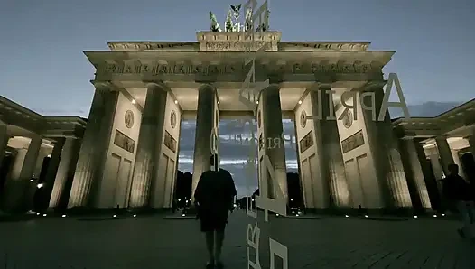 Dominatrix Nyonya April - sel 45, latihan halaman