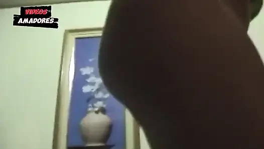 Komşumuzun harika karısı benim için çıplak dans yapıyor