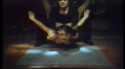 Greckie porno oi punks ta kanoun ola (1985)