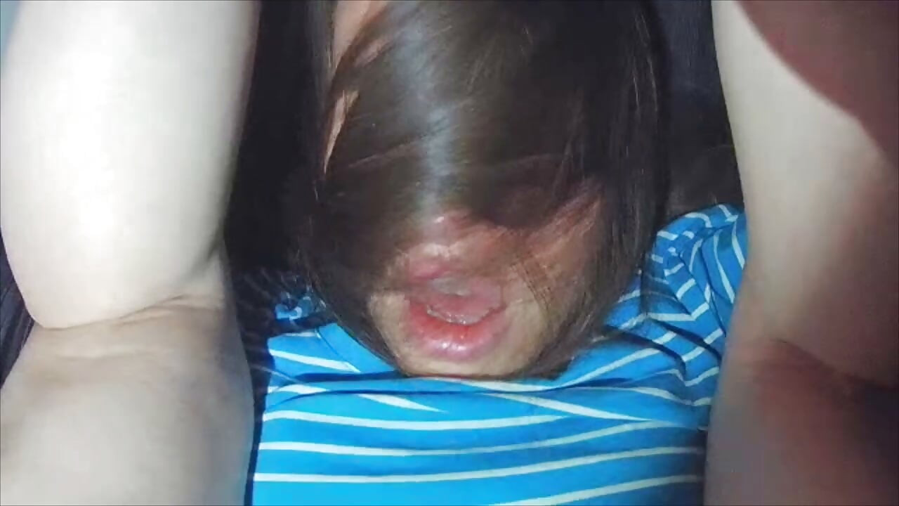 אישה בוגדת בבעלה עם החברים הכי טובים שלו. אמיתי