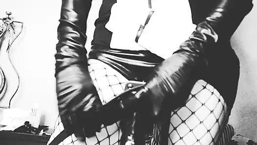 Solo Mistress BDSM strapon BBC latex Milf black white