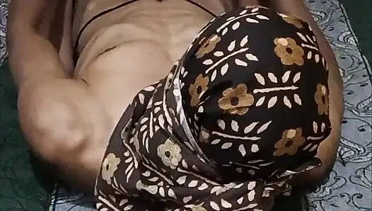 Жесткий кадр Marathi с большим фокусингом в браке домохозяйки