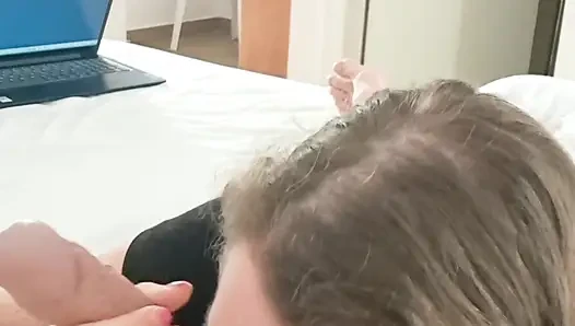 Ich Lutsche Ihn Von Weich Bis 9 Zoll, Sein Schwanz Ist so Groß!