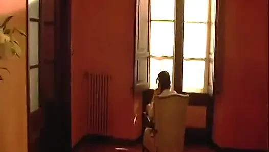 Olgun esmer ıslak anal seansında genişliyor