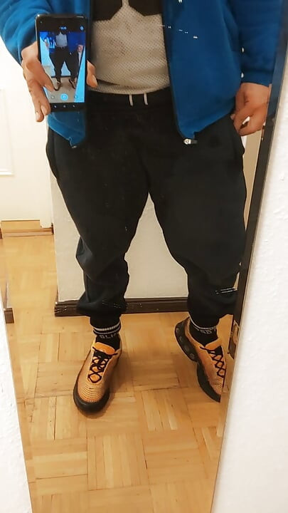 Dj Bro Pissing in Front of the Pc and Wet Pants VR the Mirror