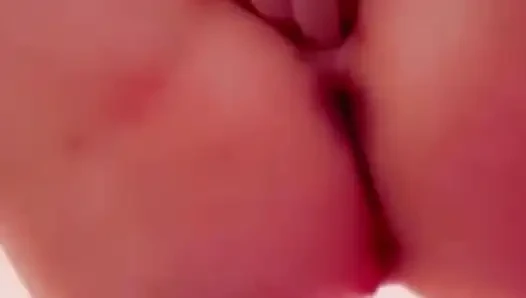 Fingering pantat dan fisting memek dan kencing