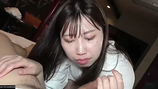 Şıklık güzel bir kız tarafından parçalanıyor