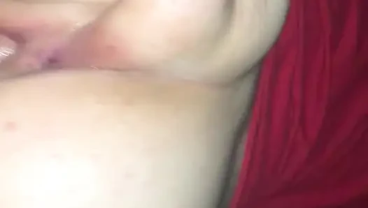 Cewek sange ini lagi asik ngentot posisi reverse cowgirl sampai dicrot di dalam - close up