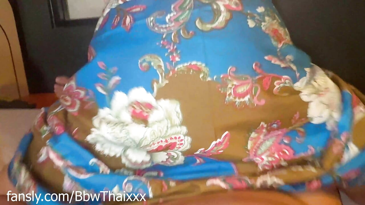 Tante seksi dengan baju sarung-batik diminyaki, fansly bbwThaixxx