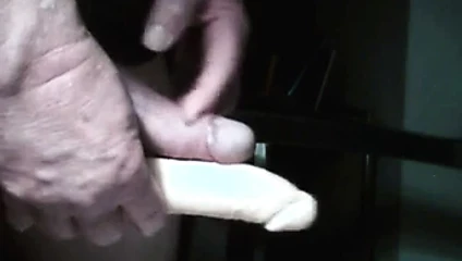Auf den Dildo gewichst - 2