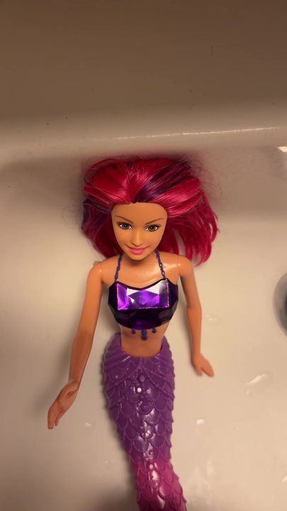 Horny Cindy (Barbie Gem Mermaid Doll from the Dreamtopia Collection) wants another load of jizz!