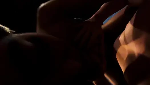 Поздняя ночь с пирсингом с языком и сосками в видео от первого лица