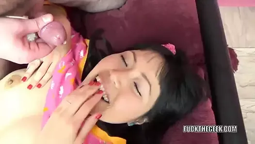 Asian slut Yuka Ozaki takes some dick and gets a facial