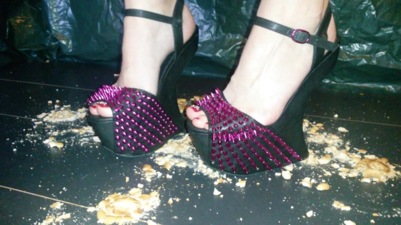Lady l crush con tacones altos de 24 cm.