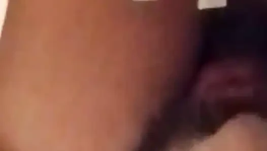 Yolculuğun tadını çıkarıyor