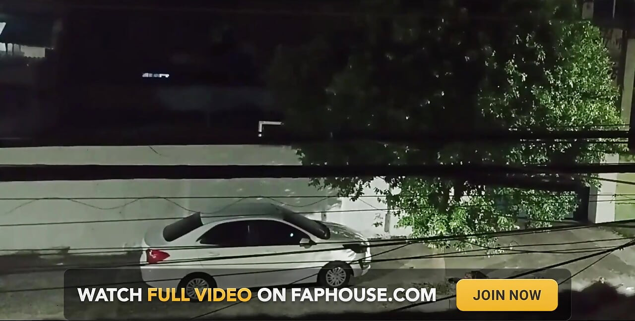 Fucks with Lover in the Car in Front of the House and Comes Back Full of Cum Smiling