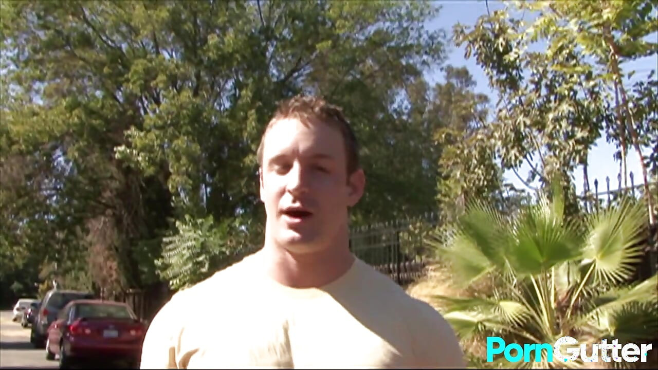 Curva brunetă sexy Charlie James futută adânc