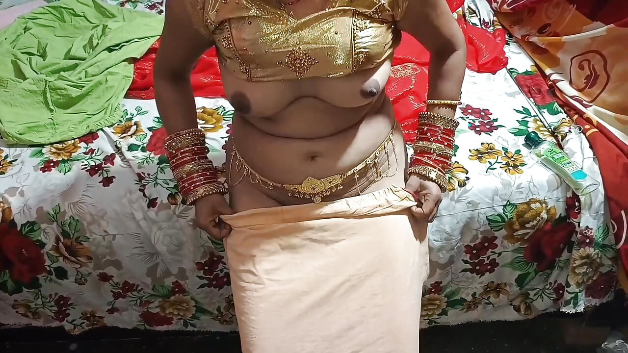 インドの村の家の妻の寝室は、義理の兄弟とタイトな猫をクソ