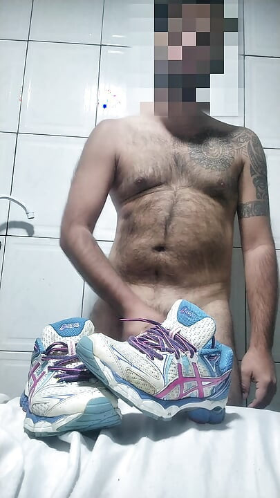 Asics fucking and cum inside