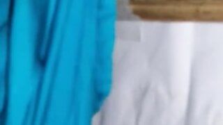 Piscia sulla tuta da infermiera Salwar nello spogliatoio (51)
