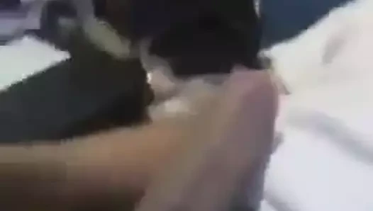 Güzel kraliçelere yarak okşuyor