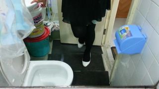 Pompa paten putih dengan teaser pantyhose hitam 13