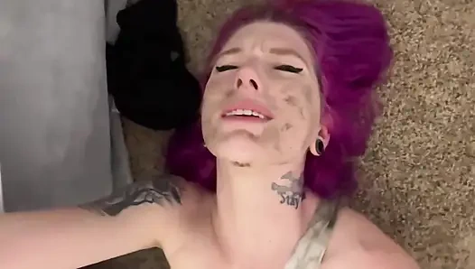 Kakak tiri yang bejat lagi berantakan