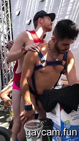 Outdoor Public Fuck – Bareback – everyone Gets a Turn