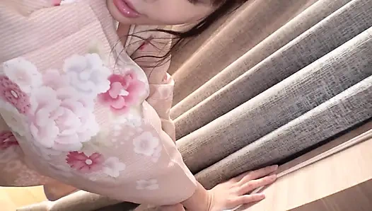 Saf beyaz ince vücut ve beyaz şeftali! Şehir merkezinde büyüyen yeni mezun ofis hanımı!