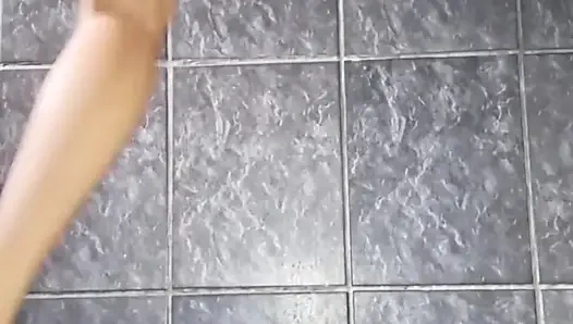 Brezilyalı Alice sıkı götünü sikiyor ve götünü parçalıyor