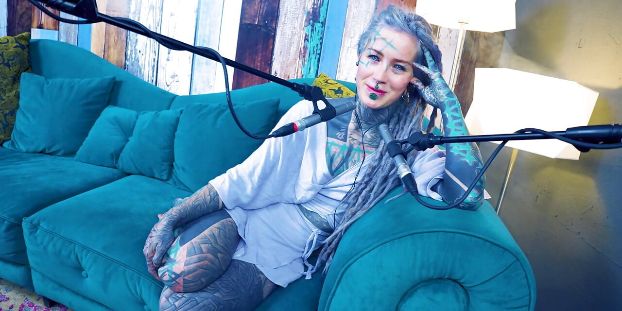 Ich spreche über S - Shame - ASMR podcast SFW spricht goth dünnes mädchen dreadlocks tattoo-modell inked mädchen
