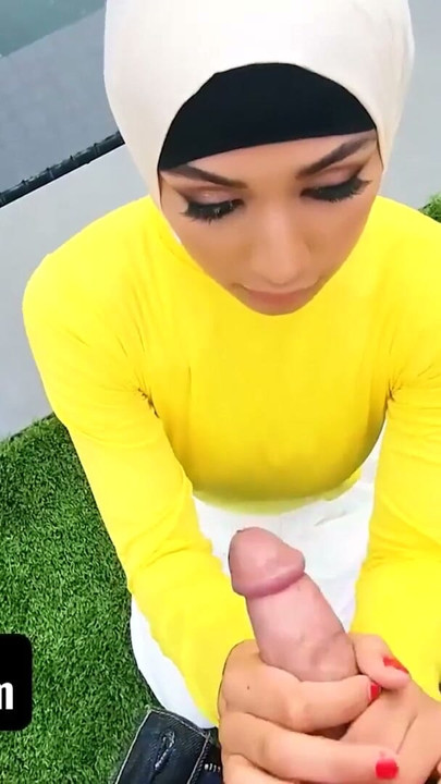 Fata hijab Nina a crescut uitându-se la filme americane cu adolescenți și este obsedată să devină regina balului | Clip 2