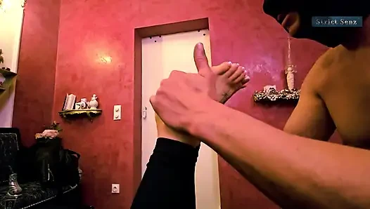 Sheela Sinner Fußanbetung Barfuß Küssen Riechen Fußfetisch Socken Riechen