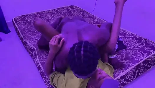 Sahabatku ngentot kontol besarku sampai kakinya menganga lebar