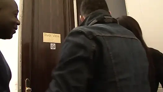 Pesta seks ulang tahun penetrasi ganda liar untuk pertama kali