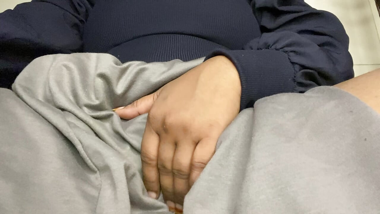 Ινδή φίλη μιλάει ότι χρειάζεται σεξ ενώ δαχτυλώνεται