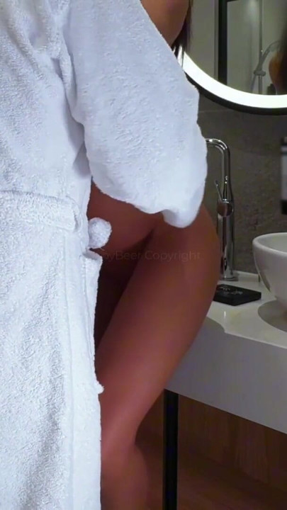 Pacarku ngentot aku habis-habisan di kamar mandi saat suamiku lagi kerja | Klip 1