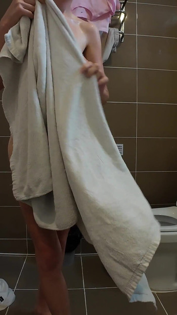 Adora La Tua Padrona E Lavami La Figa per Me