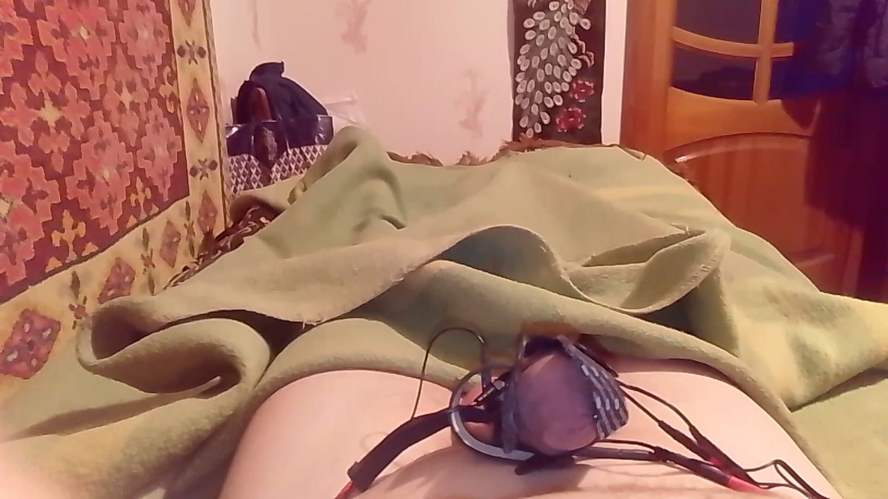 Noua mea pulă electrică. Îmi place masturbarea cu mâna liberă. Hai să mergem să ne masturbăm și să avem mâinile libere să ejaculăm.