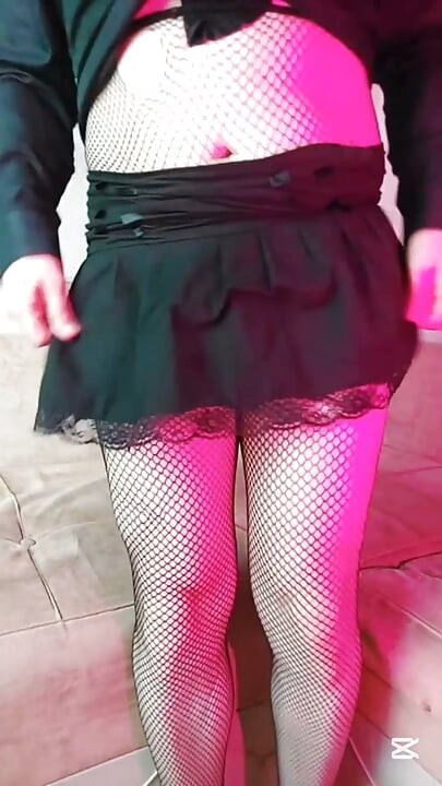 Gros seins en style gothique et résille