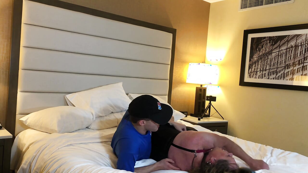 Pizza Man Fucking Crossdressing MILF