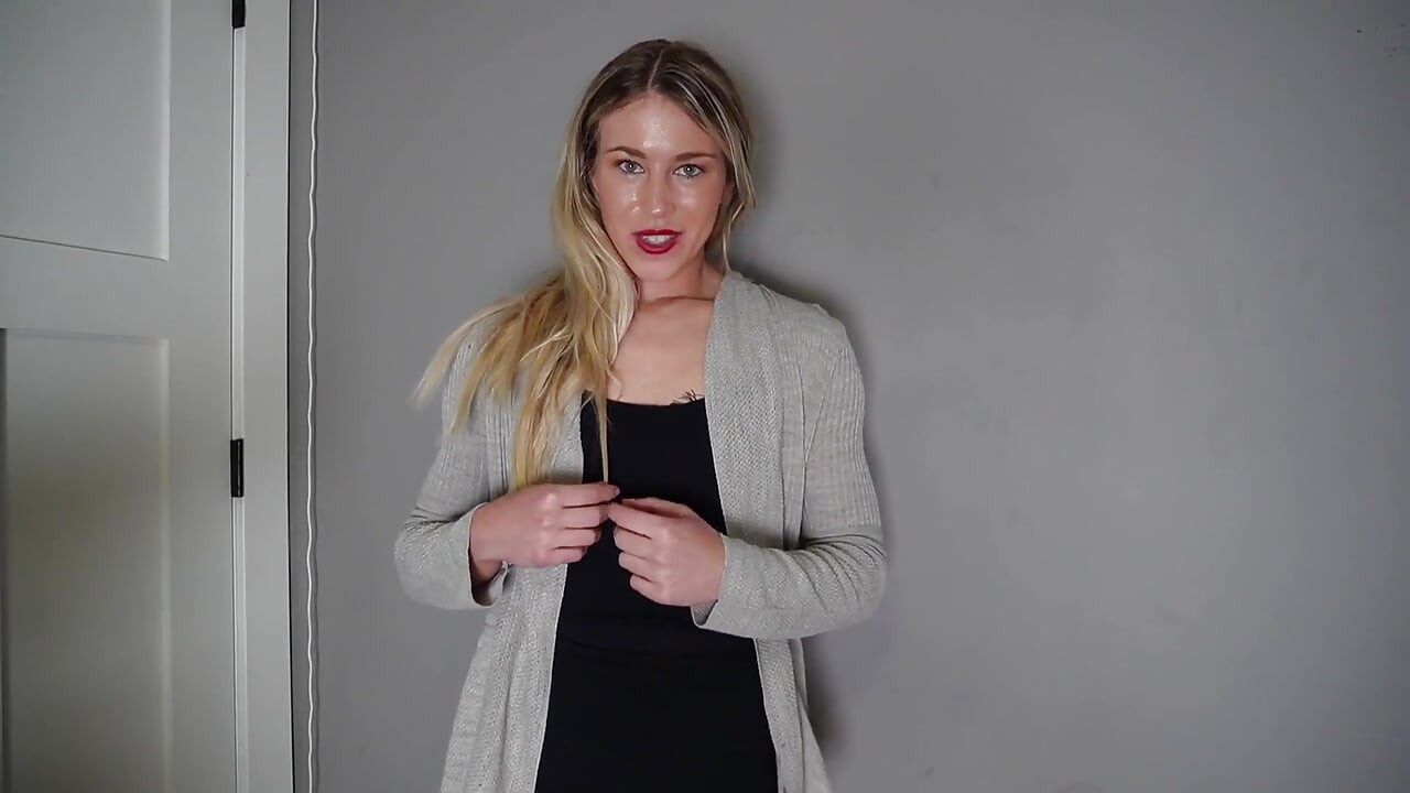 Mama vitregă suge pula fiilor ei vitregi la o gaură în zid - gloryhole, partea a doua