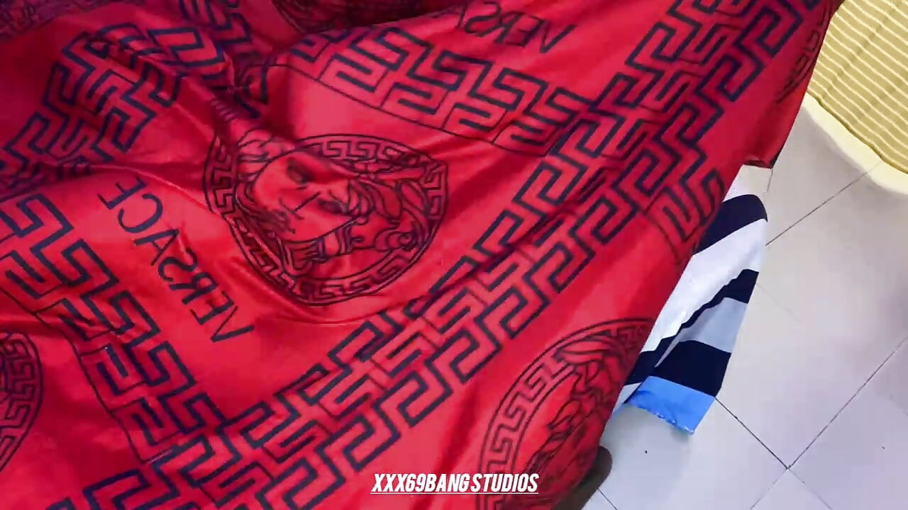 ムラムラした十代の若者たちが情熱的にファック