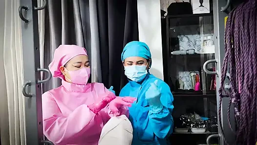 Мумифицировали и мучают 2 жестокие медсестры 1/3